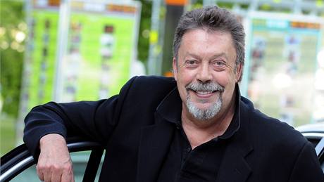 Tim Curry po píjezdu na filmový festival ve Zlín, kde uvedl film Kletba Msíního údolí.