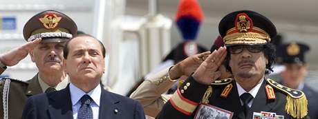 Muammar Kaddf a Silvio Berlusconi v m (10. ervna 2009)