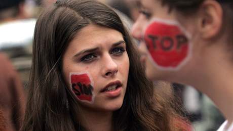 Za odklad maturit protestovaly letos v Praze tisíce student.