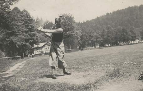Golf ve ticátých letech minulého století.