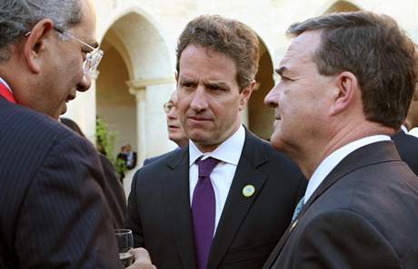 Pedseda Mezinárodního mnového fondu Youssef Boutros-Ghali, americký ministr financí Timothy Geithner a kanadský ministr financí Jim Flaherty na setkání G8.