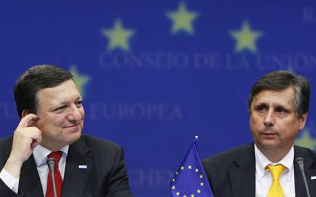 Jos Manuel Barroso a Jan Fischer na summitu v Bruselu (19. ervna 2009)