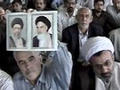 Íránci pi kázání ajatolláha Chameního v Teheránu (19. ervna 2009)