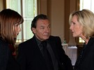 Ivana a Karel Gottovi a Helena Vondráková - poslední rozlouení s Waldemarem Matukou na ofín (18. ervna 2009)