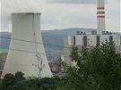 Tísetmetrový komín elektrárny Prunéov II, kam vylezli aktivisté Greenpeace (10. ervna 2009)