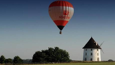 Blské balonové hemení: balony zastupující Balloon club Bílá Hlína.