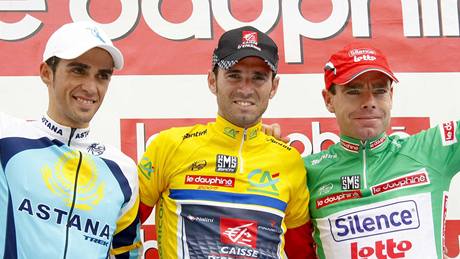 Konené poadí závodu Dauphiné Libéré: první Valverde (uprosted), druhý Evans (vpravo) a tetí Contador