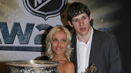 Jevgenij Malkin s pítelkyní pi pedávání cen NHL