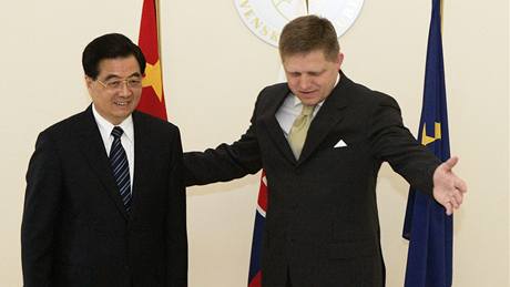 Slovenský premiér Robert Fico se v Bratislav seel s ínským prezidentem Chu in-tchaem (19. ervna 2009)