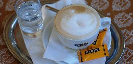 Cappuccino v Caf 04