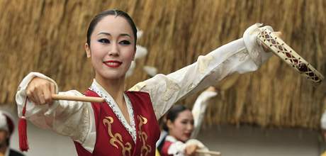 Folklorn festival Strnice zaal ve tvrtek pehldkami zahraninch soubor. Hlavn program vypukne o vkendu