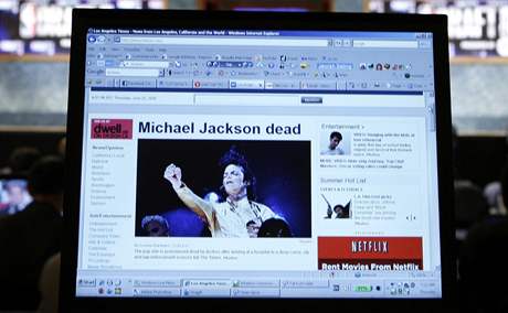 Internetové stránky s informací o Jacksonov smrti trhaly rekordy návtvnosti.