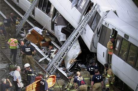 Ve Washingtonu se srazily dv soupravy metra (23. ervna 2009)