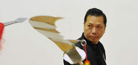 Lam Chun Sing pi trninku instruktor z brnnsk koly Kung Fu.