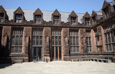 Z budov univerzity Princeton sl tradice