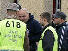 Piblin 150 extremist se selo v brnnských Bohunicích u vazební vznice, aby protestovali proti policejní razii, pi ní bylo zateno deset neonacist.