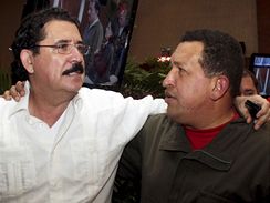 Pu v Hondurasu. Manuel Zelaya s venezuelskm prezidentem Chvezem (28. ervna 2009)