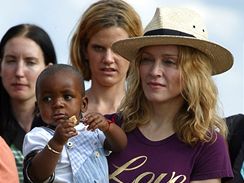 Madonna v Africe