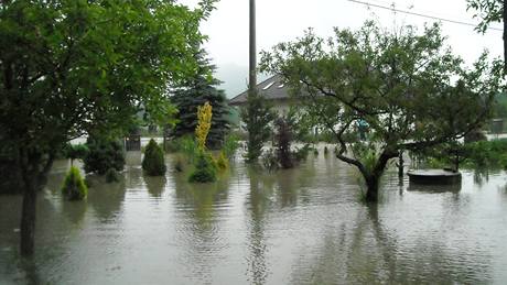 Voda zaplavila obec Lichnov na Novojiínsku. (24. ervna 2009)