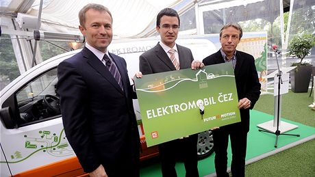 EZ a praský primátor Pavel Bém pedstavují nový elektomobil (23.6.2009)