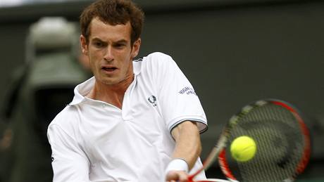 PROHRÁL. Britský favorit Andy Murray v semifinále nesta�il na Andyho Roddicka.