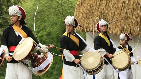 Folklorní festival Stránice zaal ve tvrtek pehlídkami zahraniních soubor. Hlavní program vypukne o víkendu