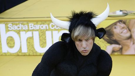 Britský komik Sacha Baron Cohen se ped premiérou filmu Brüno ve panlském Madridu pevtlil do býka.
