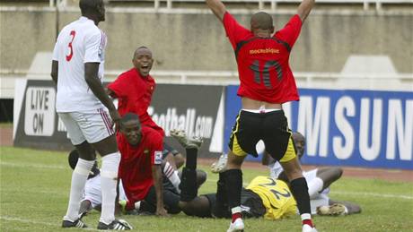 Kea - Mozambik: hostující Montero (.10) se raduje z gólu