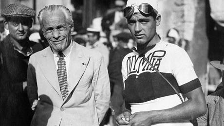 Henri Desgrange (vlevo) stál u zrodu Tour de France.