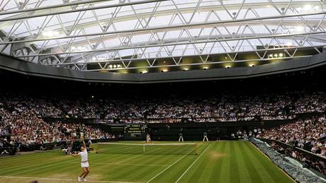 Nová st�echa nad centrálním dvorcem ve Wimbledonu