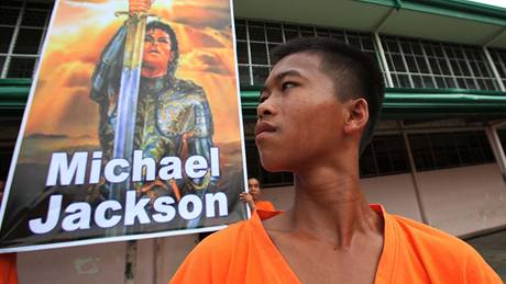 Filipín�tí v�zni vzpomínali na Michaela jacksona