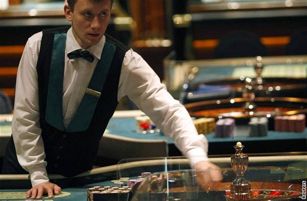 PROHRÁL. Gambler v kasínu jenom prohrával. V p�epo�tu p�i�el o 12 milion� korun.