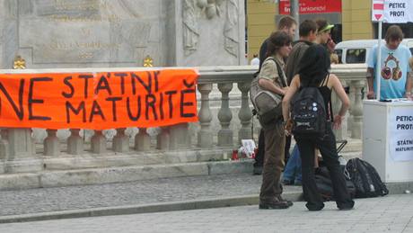 Studenti protestovali proti státním maturitám.