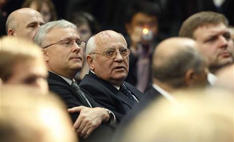 Na projev Baracka Obamy v moskevsk ekonomick kole dorazil i bval sovtsk prezident Michail Gorbaov (7. ervence 2009)
