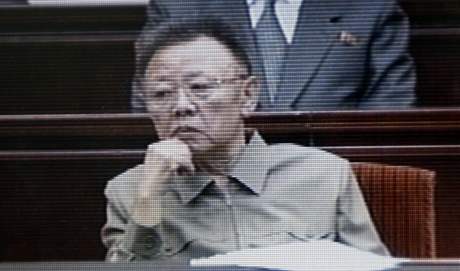 Kim ong-il na slavnostním shromádní u píleitosti 15. výroí úmrtí jeho...