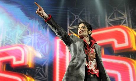 Zp�v�k Michael Jackson p�i posledn�ch zkou�k�ch 23. �ervna 2009 ve Staples Center