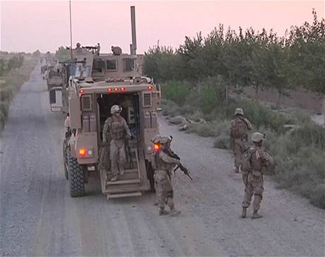 Gruzínské vojáky cvi�í zku�ení mari�áci, kte�í se nedávno z Afghánistánu vrátili.