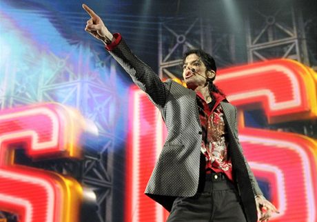 Zpvk Michael Jackson pi poslednch zkoukch 23. ervna 2009 ve Staples Center