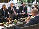 Barack Obama snídá s Vladimirem Putinem (7. ervence 2009)