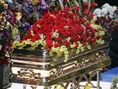 Rakev s Michaelem Jacksonem pod p�diem ve Staples Centru