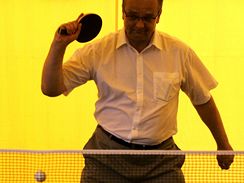 Bval ministr financ Miroslav Kalousek na exhibinm utkn v pong-pongu na Velehrad, kde se konaj Dny lid dobr vle. (4.7. 2009) 