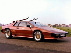 Auto Lotus Esprit Turbo, ve kterm se prohnl James Bond, jde do draby