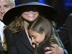 Janet s dcerami Michaela Jacksona La Toyou a Paris