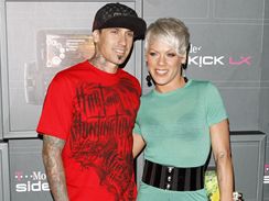 Pink a Carey Hart