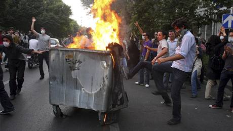 Protesty píznivc íránské opozice v Teheránu (9. ervence 2009)