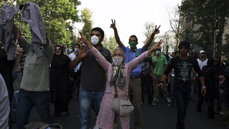 Íránská opozice nesouhlasí s výsledky prezidentských voleb.