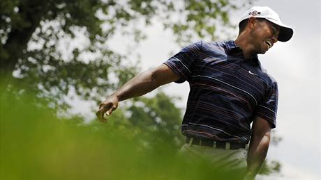Tiger Woods je po dvou kolech v ele vlastního turnaje
