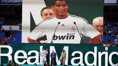 Cristiano Ronaldo pi velkolepém pijetí v Realu Madrid.