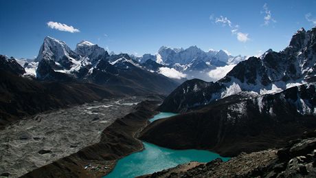 Pohled na jezera u Gokyo (5 360 m n.m.). Národní park Sagarmatha, Himaláje,...