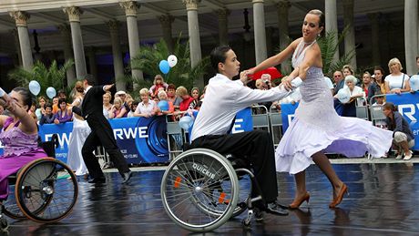 K programu karlovarského festivalu patí i tanec vozíká na kolonád.